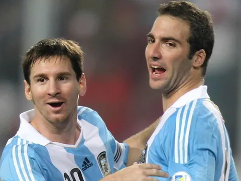 Messi giỏi nhất hiện tại, Ronaldo thống trị mọi thời đại