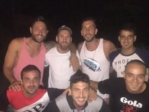 Messi rạng rỡ trong buổi hội ngộ đồng đội cũ