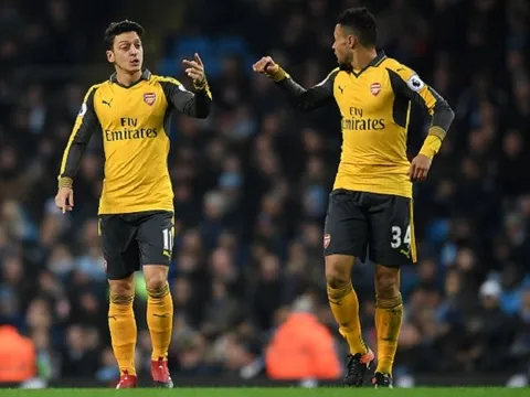 Mesut Oezil: Ngôi sao của những cảm xúc đối lập