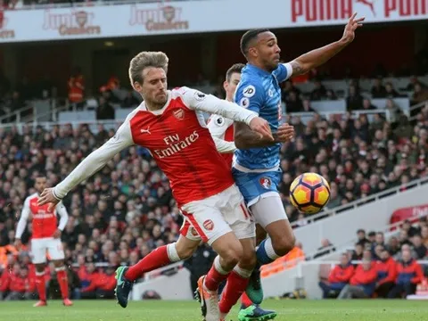 Monreal tròn vai nhưng Arsenal cần nhiều hơn thế