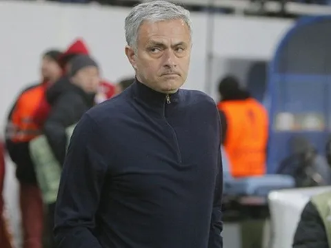 Mourinho chỉ trích fan Zorya không fair-play