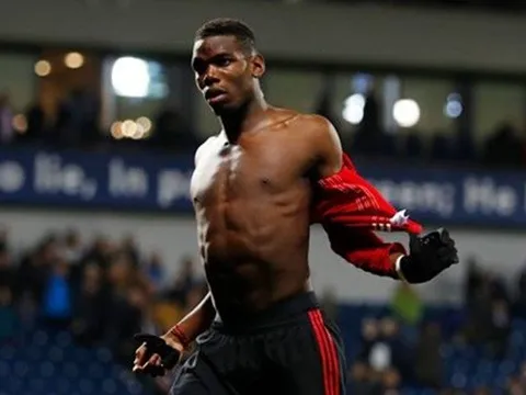 Mourinho giải trình vì để cầu thủ ném áo cho fan