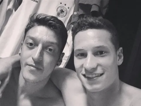 Muốn giữ chân Oezil, Arsenal phải mua bằng được Draxler