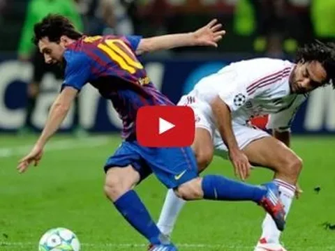 Nesta biến Lionel Messi thành trò hề với pha tắc bóng kinh điển