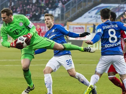 Những khoảnh khắc hài hước nhất vòng 15 Bundesliga