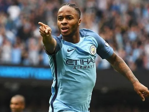 Những pha rê bóng tốc độ cao của Raheem Sterling