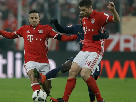 Những tình huống khiến dân mạng "lác mắt" ở vòng 16 Bundesliga