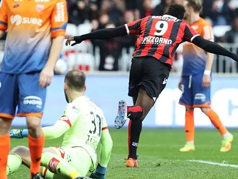 Balotelli lập cú đúp, OGC Nice độc chiếm ngôi đầu Ligue 1