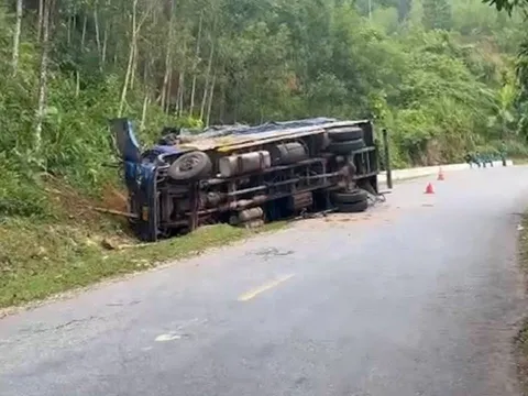 Ô tô đâm vào vách núi, 2 người tử vong thương tâm: Nguyên nhân ban đầu