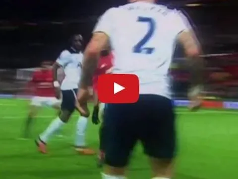 Paul Pogba bị Kyle Walker xỏ háng