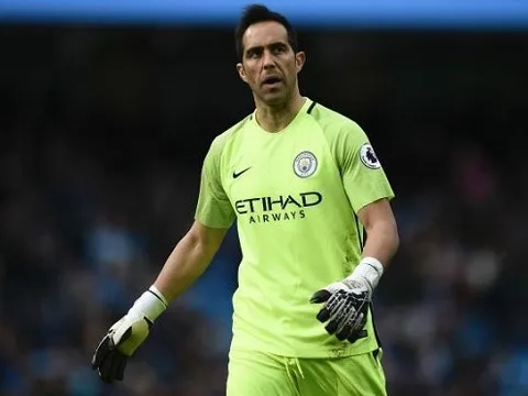 Pep Guardiola lên tiếng vụ Bravo xin rời Man City