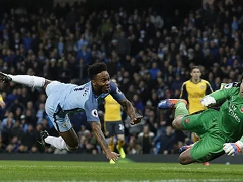 Petr Cech đang ở đáy sự nghiệp kể từ khi đến Anh
