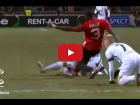 Pha xử lý đầy táo bạo của Eric Bailly vs Zorya