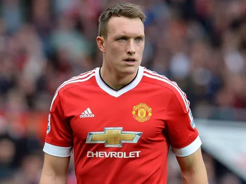 Phil Jones - Người hùng không ai ngờ đến