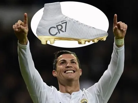 Ronaldo ăn mừng Quả bóng vàng bằng phiên bản giày đặc biệt