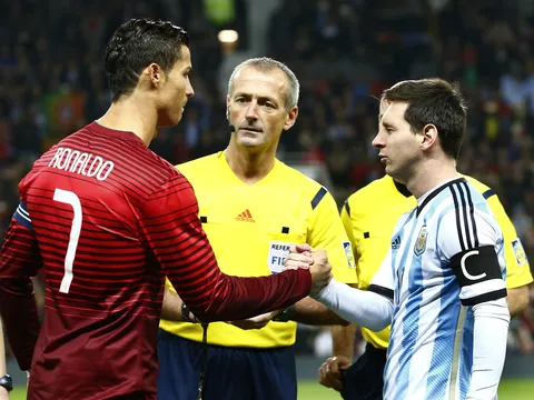 Ronaldo lại gây BÃO: Chơi cùng nhau, tôi vượt Messi CHẮC