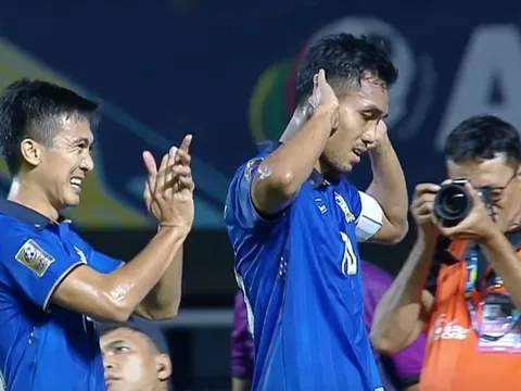 Teerasil Dangda sánh vai Công Vinh ở AFF Cup