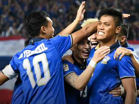Thái Lan vô địch AFF Cup 2016: Nhìn người ta sung sướng