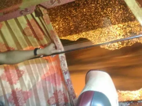 Thành viên tuyển Indonesia đổ máu vì xe bus bị tấn công