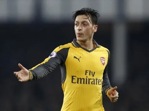 Thống kê: Mesut Oezil đá thế này, đáng bị chỉ trích