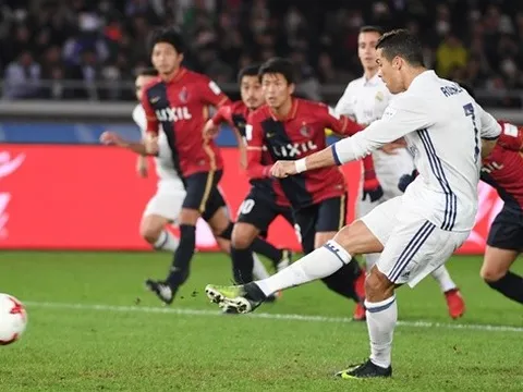 TIẾT LỘ: Ronaldo cực ghét đi giày đen