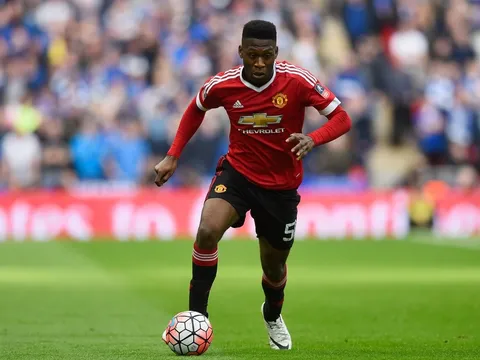 Timothy Fosu-Mensah chơi thế nào trước Zorya?