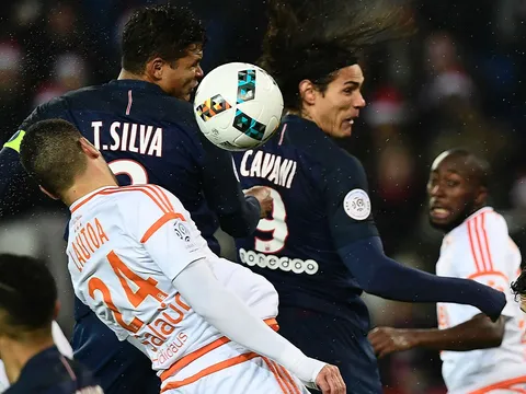 Vòng 19 Ligue 1: Balotelli nhận thẻ đỏ, Nice bị cầm hòa; PSG đại thắng