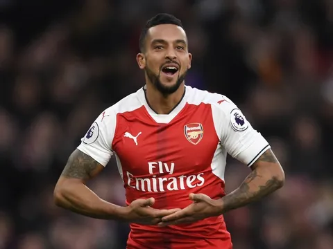 Walcott khen tài dùng người Wenger