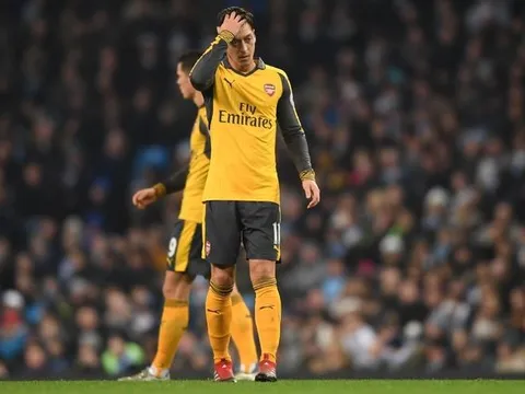 Xấu hổ và nhục nhã, Arsenal không xứng đáng đua vô địch