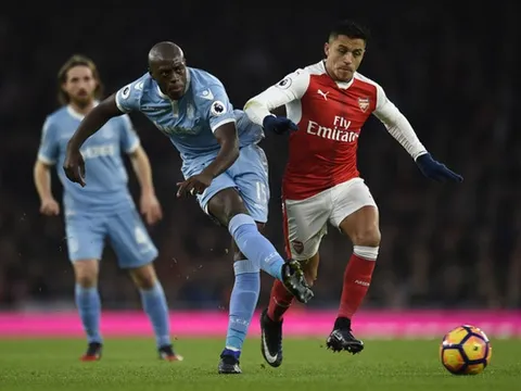 Xem Alexis Sanchez làm khổ hàng thủ Stoke City