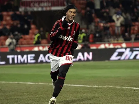 Xem Ronaldinho "ảo thuật" trên sân tập