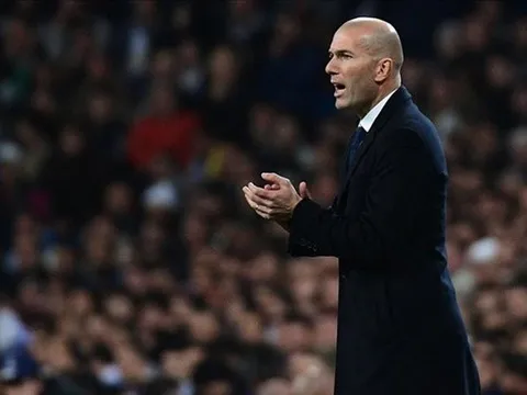 Zinedine Zidane san bằng kỷ lục bất bại của huyền thoại Leo Beenhakker