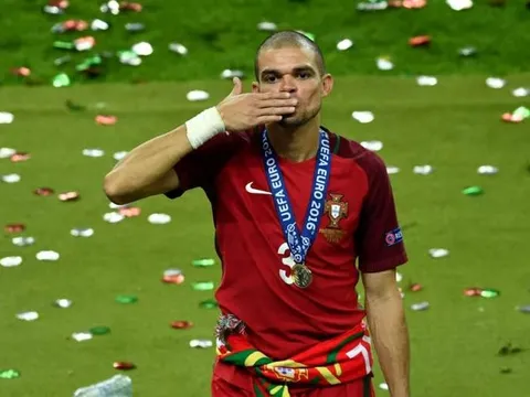 Đôi giày trả góp và những bí mật thú vị về Pepe