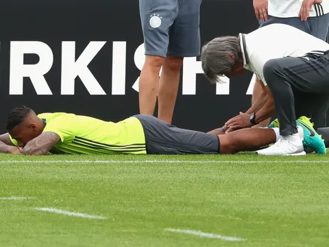 Boateng nằm sân, tuyển Đức lo sốt vó