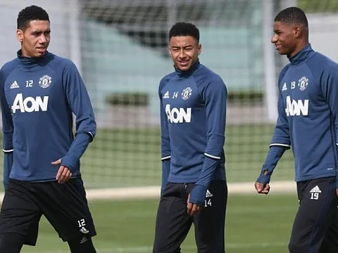 Smalling trở lại tập luyện, M.U quyết giành Siêu Cúp