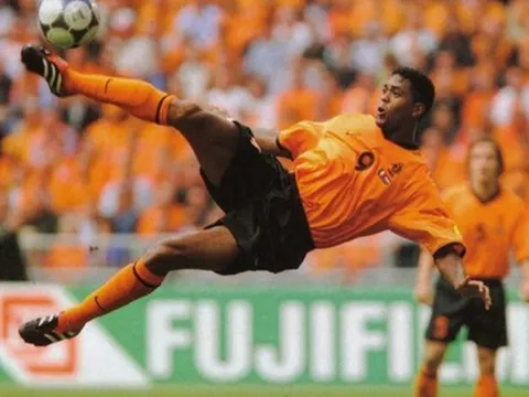 10 bàn thắng kinh điển của Patrick Kluivert