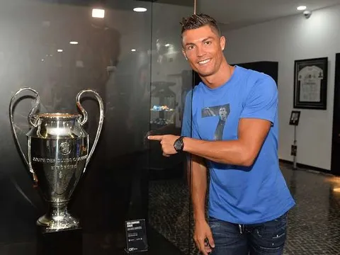 10 cầu thủ nổi tiếng nhất trên Facebook: Ronaldo vô đối