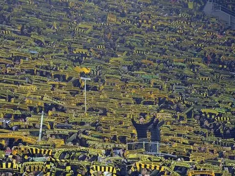 10 giải đấu có lượng khán giả đến sân trung bình cao nhất: Bundesliga vô đối