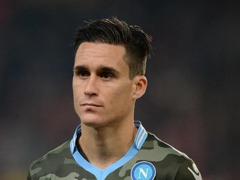 Barcelona mua người cũ Real để làm dự bị