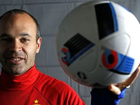 Những ngày đáng quên nhất của Iniesta là ở La Masia
