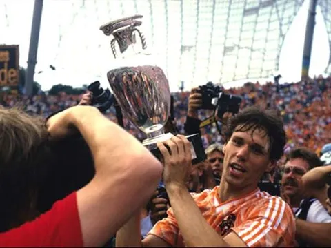EURO 1988: Marco van Basten - Thiên nga vùng Utrecht