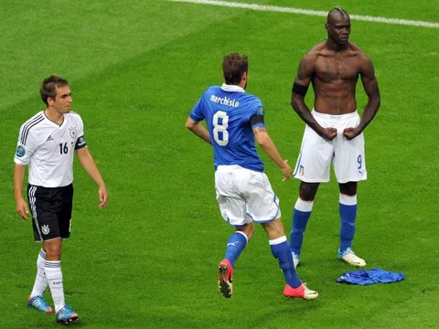 2 năm trước, Mario Balotelli hủy diệt tuyển Đức