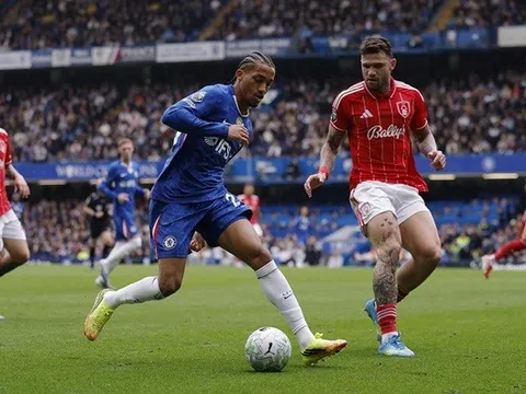 Jamie Carragher: Chelsea là ví dụ tốt cho thế giới bóng đá