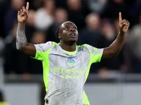 Doku thừa nhận Man City tự dâng chiến thắng cho Everton