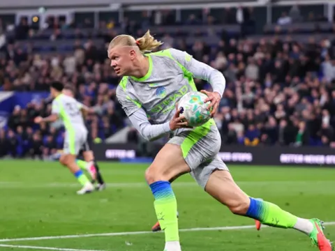 CĐV Man City vội vã trở lại sau bàn thắng của Haaland