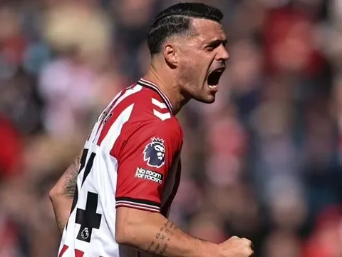 Scholes lo Granit Xhaka là Casemiro mới nếu tới Man Utd
