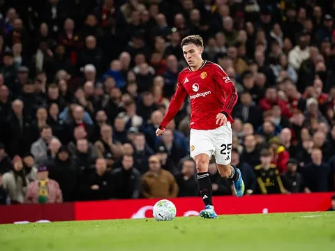 Man Utd sẽ giải bài toán Ugarte ra sao?