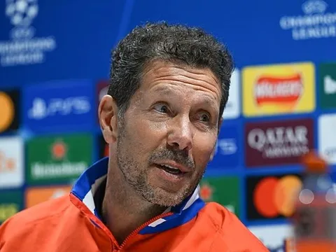 Simeone nêu lý do Atletico đổi khách sạn trước trận gặp Arsenal