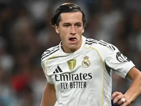 Thái độ của sao 50 triệu euro khiến nội bộ Real dậy sóng