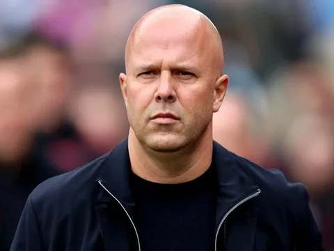 Khoan hồng với Arne Slot là canh bạc của Liverpool
